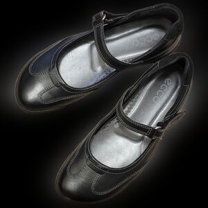 Ecco Black Flats Classic Design Comfort